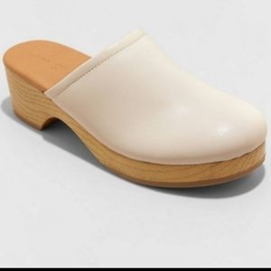 universal thread magnolia clogs